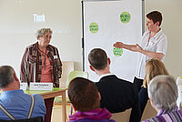 Antje Kircheis, Seniorenrat Rüdersdorf und Jana Tschakert, Pflege Brücke stellten das "Haus am Kalkgraben" vor Antje Kircheis, Seniorenrat Rüdersdorf und Jana Tschakert, Pflege Brücke stellten das "Haus am Kalkgraben" vor