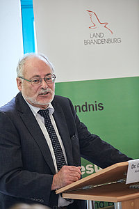 Dr. Dieter Wollenberg Modellprojekt „Zur Senkung der Pflegeprävalenz“ Dr. Dieter Wollenberg Modellprojekt „Zur Senkung der Pflegeprävalenz“